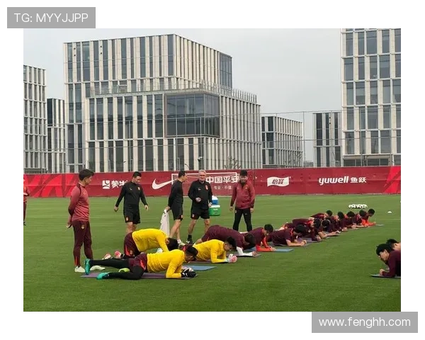 中国足球迎来新篇章 国足集训备战世预赛展现年轻力量 中国足球迎来新篇章 国足集训备战世预赛展现年轻力量