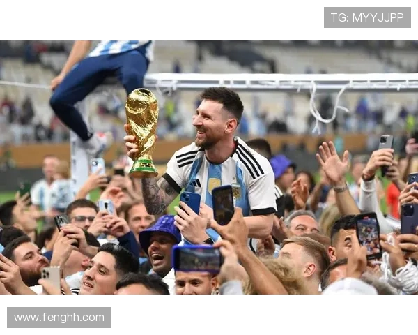 梅西与C罗争夺金球奖最佳球员荣耀,世界杯与欧洲杯表现成关键因素 梅西与C罗争夺金球奖最佳球员荣耀,世界杯与欧洲杯表现成关键因素